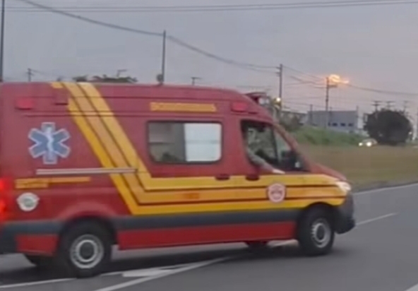  Motorista abandona carro e foge a pé após acidente
